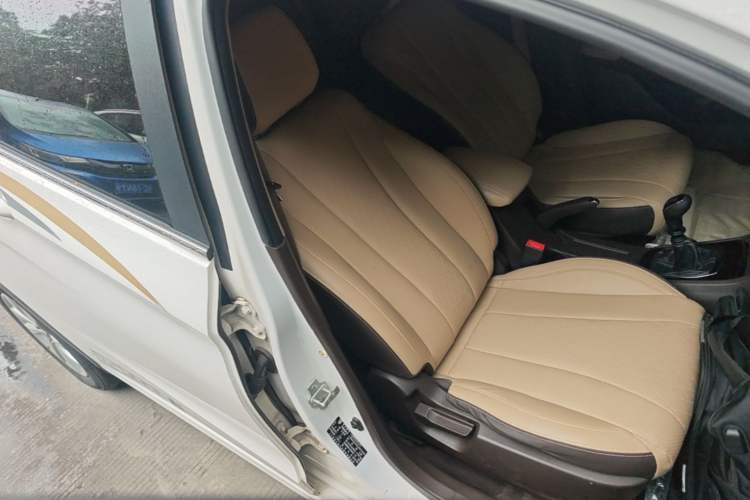 Used Baojun 310W 2017 1.5L Manual Fashion Model China V
