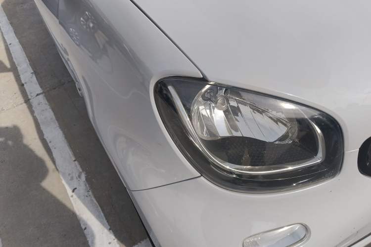 Used smart fortwo 2016 0.9T 66kW Hardtop Pioneer Edition Right Front Headlight