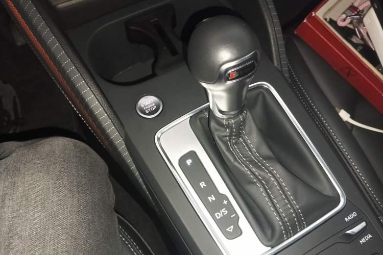 Used Audi Q2L 2024 35TFSI Fashionable and Dynamic Edition Gear Lever