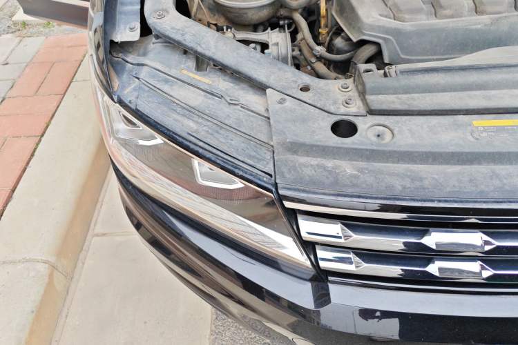 Used Volkswagen Tiguan L 2019 330TSI Automatic Two-Wheel Drive Smart Luxury Version China VI Standard Right Front Headlight