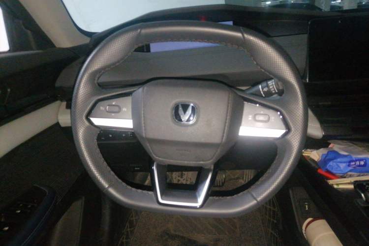 Used CHANGAN UNI-V iDD 2023 ZhiDian iDD 1.5T 113km Smart & Fun Version