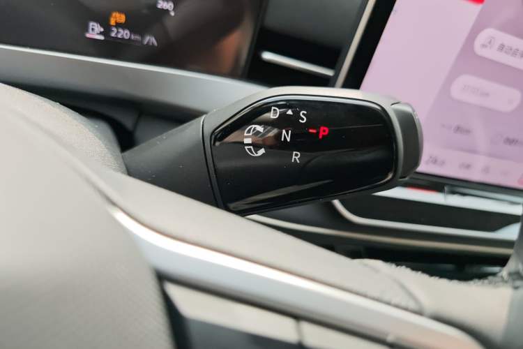 Used Volkswagen Sagitar 2026 Model L 300TSI DSG Luxury Version
