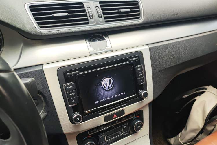 Used Volkswagen FAW-Volkswagen CC 2012 2.0 TSI Luxury Model Audio And AC Panel