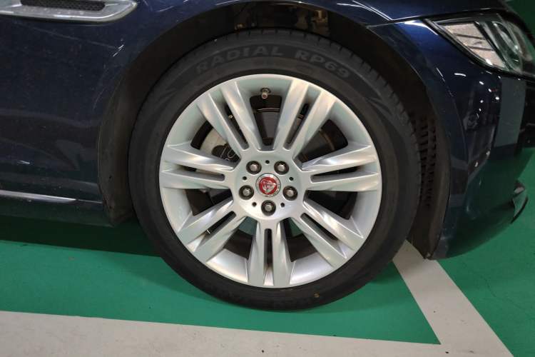 Used Jaguar XFL 2018 XFL 2.0T 250 PS Premium Edition
