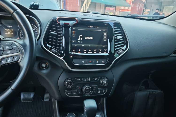 Used Jeep Cherokee 2019 2.0T Four-Wheel Drive Explorer Edition China V