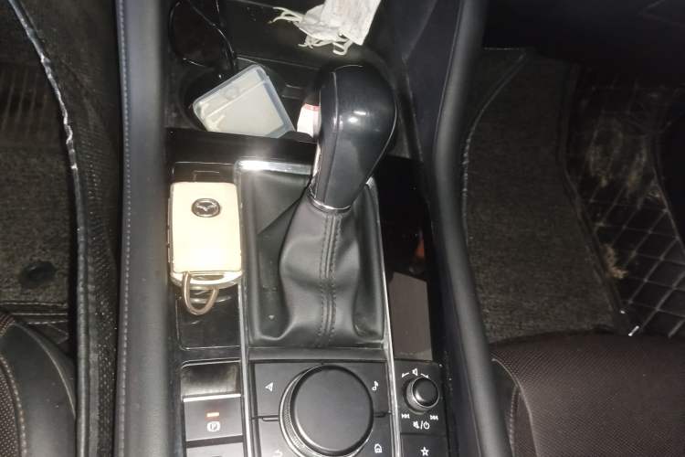 Used Mazda 3 Axela 2021 2.0L Automatic Zhiya Edition Gear Lever
