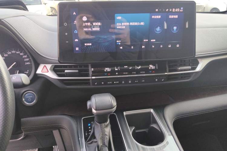 Used Toyota Sienna 2023 2.5L Hybrid Deluxe Edition
