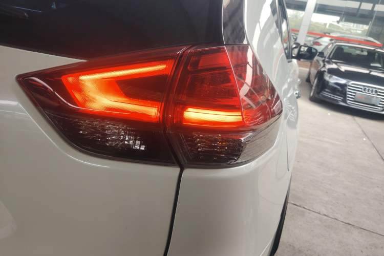 Used Nissan X-Trail 2022 2.0L Two-Wheel Drive Smart Connect Premium Edition
