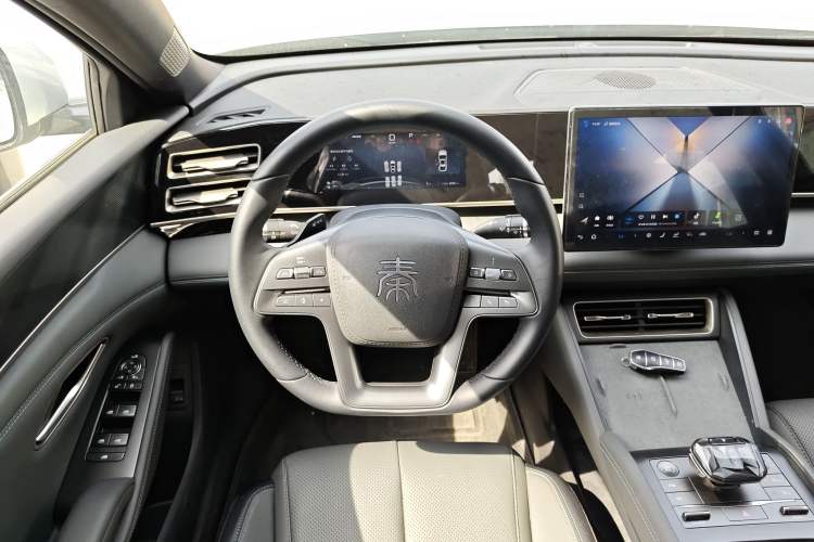 Used BYD Qin L 2025 DM-i Smart Drive 120KM Superior Model
