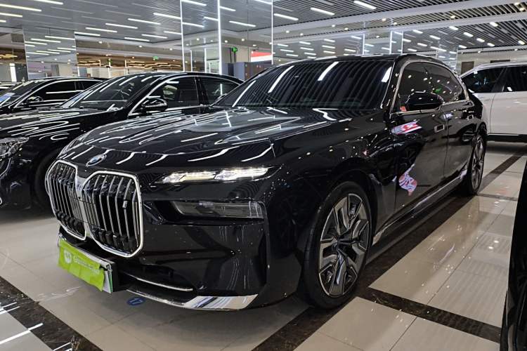 Used BMW i7 2023 xDrive60L Luxury Package