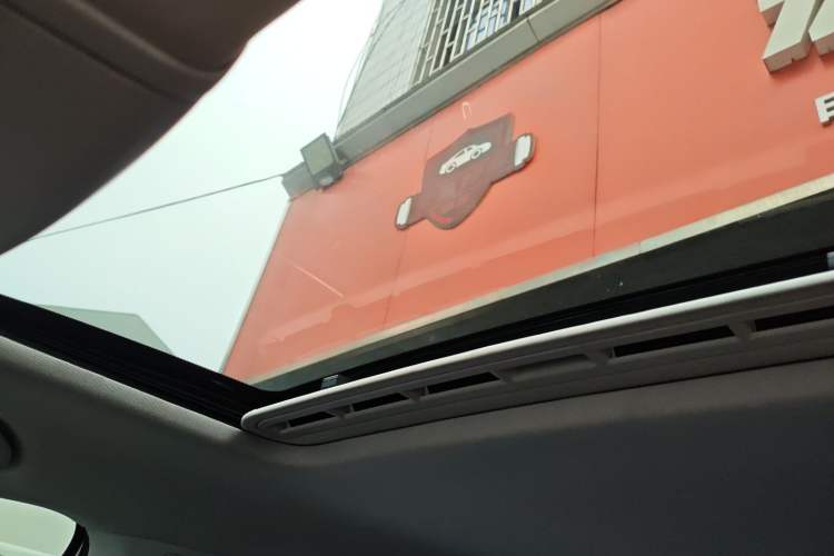 Used Volkswagen Sagitar 2015 230TSI Automatic Luxury Model Headliner