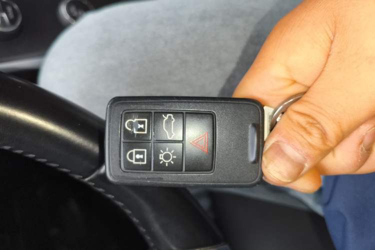 Used Volvo V40 2015 1.6T Zhiya Edition Vehicle Key