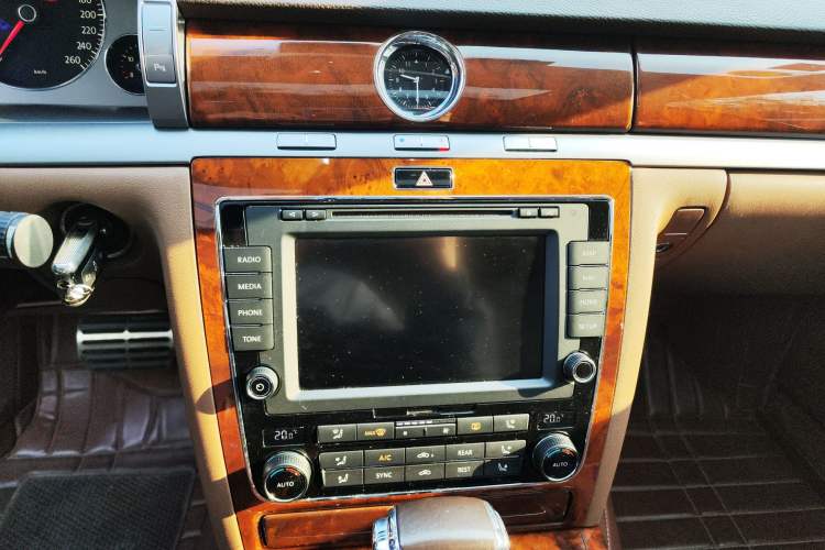 Used Volkswagen Phaeton 2014 3.0L Business Model