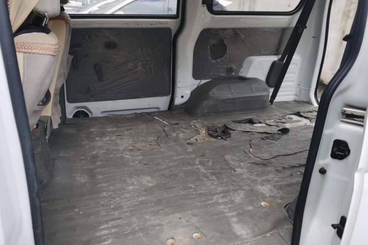 Used Wuling Rongguang V 2016 1.5L Standard Version
