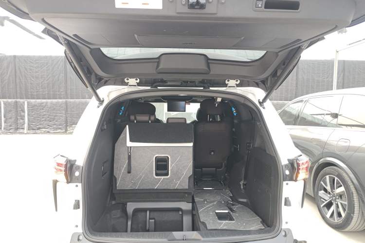 Used Toyota Sienna 2023 2.5L Hybrid Platinum Edition