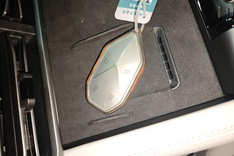 Used Formula Leopard Titanium 3 2025 501KM All-Wheel Drive Intelligent Driving Ultra Version
