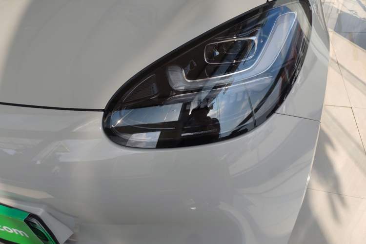 Used Wuling Bingo 2024 333 km Lingxi Connected Version Left Front Headlight