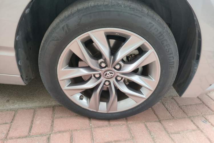 Used Toyota Avalon 2019 2.5L Ambition Version China VI Standard Right Front Wheel Hub