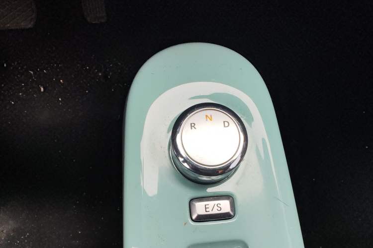 Used CHANGAN NEVO Lumin 2022 155 km – Refreshingly Sweet Edition Gear Lever