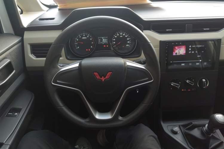 Used Wuling Zhengcheng 2021 1.5T Manual Comfort Version with Enclosed Windows