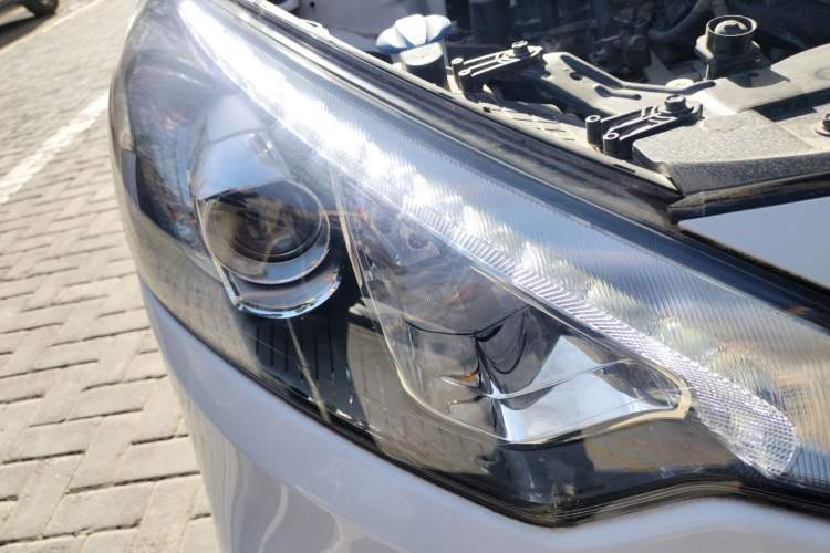 Used Kia K3S 2014 1.6L Automatic Premium Right Front Headlight
