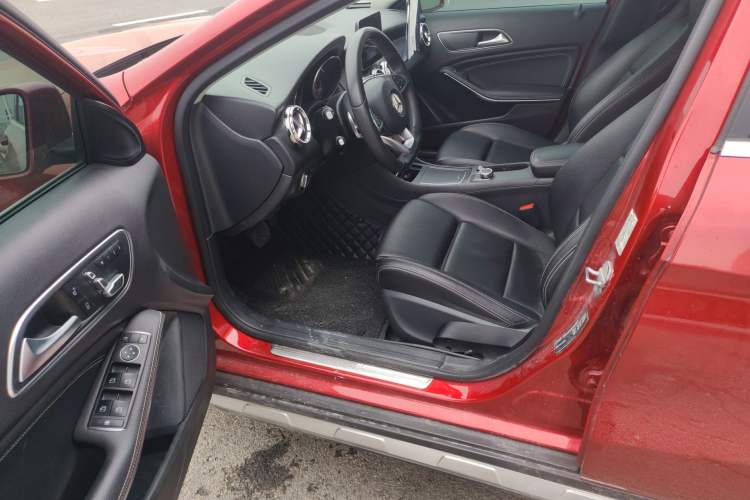 Used Mercedes-Benz GLA 2019 GLA 200 Dynamic Edition Driver Seat