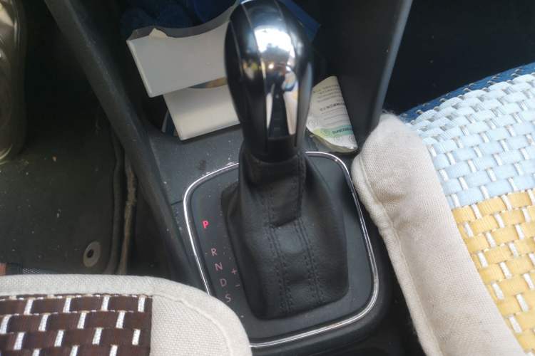 Used Volkswagen Polo 2014 1.4L Automatic Comfort Edition Gear Lever