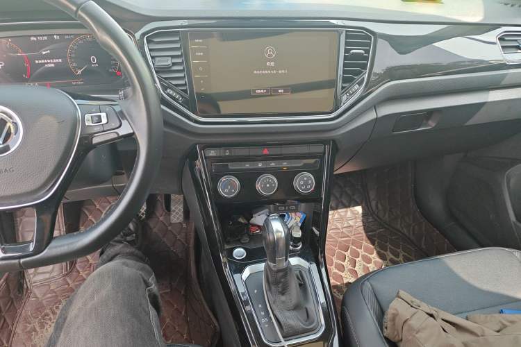 Used Volkswagen T-ROC 2021 280TSI DSG Two-Wheel Drive Comfort Connect Edition Audio And AC Panel