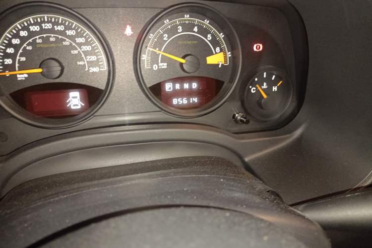 Used Jeep Compass 2011 2.4L four-wheel drive Comfort version Odometer Close Up