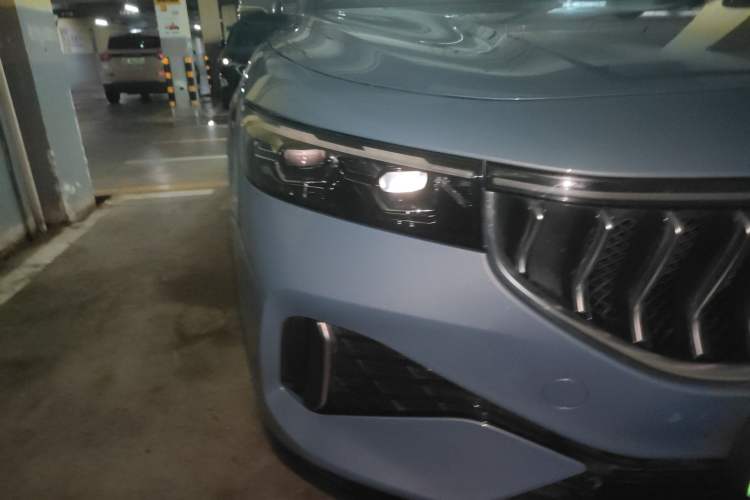 Used VOYAH FREE 2021 Four-Wheel Drive Standard Range-Extended Exclusive Luxury Package Right Front Headlight