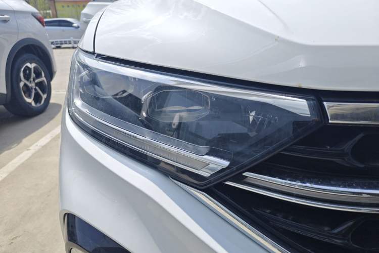 Used Volkswagen T-ROC 2023 300TSI DSG Two-Wheel-Drive Chen Guang Edition Right Front Headlight