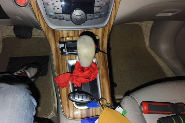 Used Nissan Sylphy 2014 1.6XV CVT Deluxe Edition Gear Lever