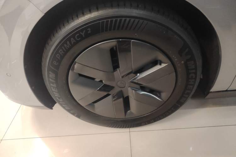 Used Li Auto MEGA 2024 Ultra Model
