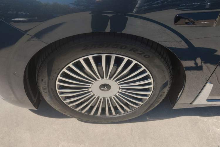 Used VOYAH Dream 2025 PHEV Four-Wheel-Drive Flagship Version – Qiankun Edition Left Front Wheel Hub