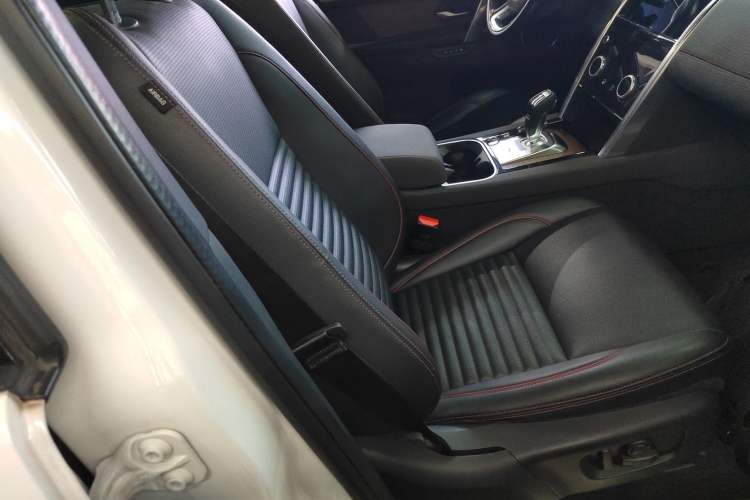 Used Land Rover Discovery Sport 2020 249 PS R-Dynamic Performance Tech Edition 7 Seats Right Front Seat