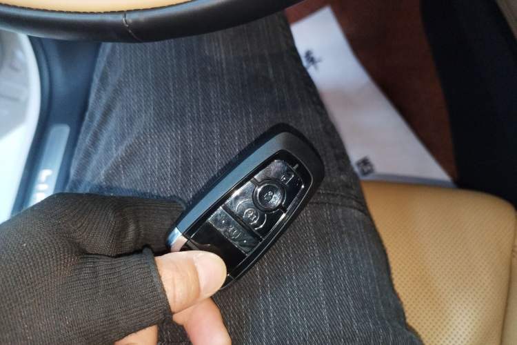 Used Lincoln Corsair 2021 2.0T Two-Wheel-Drive Luxury Edition Vehicle Key