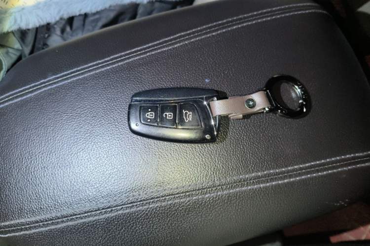 Used Hyundai Santa Fe 2013 2.4L Automatic Two-Wheel Drive Smart Version