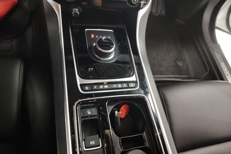 Used Jaguar XFL 2020 XFL 2.0T P200 Two-Wheel-Drive Elite Edition Gear Lever