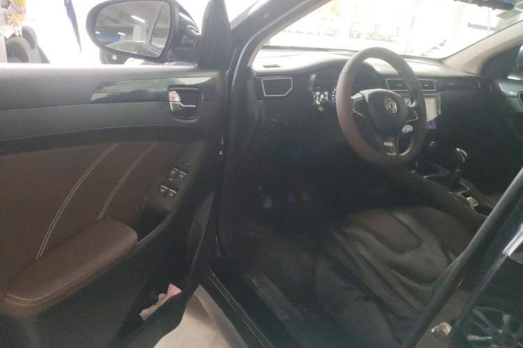 Used Dongfeng Fengon 580 2016 1.5T Manual Luxury Edition Driver Seat