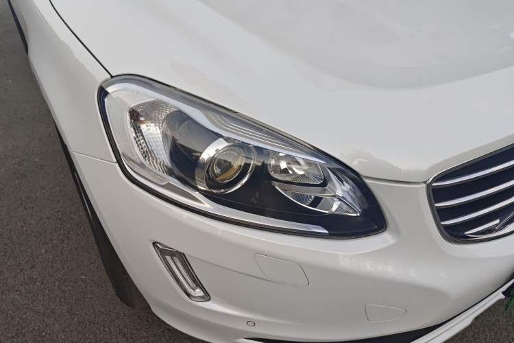 Used Volvo XC60 2017 T5 Smart Upgrade Edition Right Front Headlight