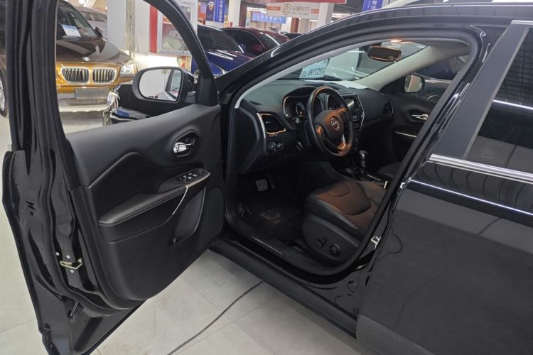 Used Jeep Cherokee 2020 2.0T Two-Wheel Drive Leading Edition