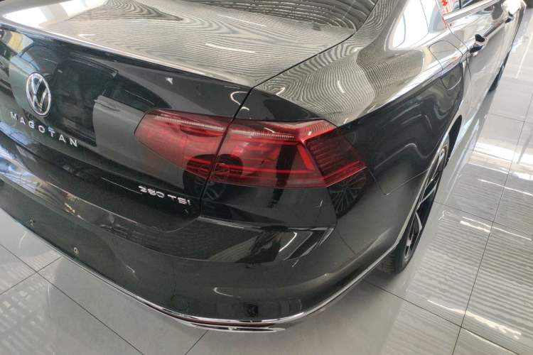 Used Volkswagen Magotan 2024 2 Million Units Zhongxiang Version 330TSI DSG Luxury Edition Exterior 3