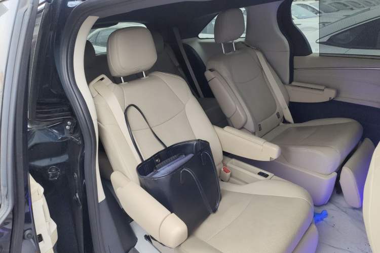 Used Toyota Granvia 2022 2.5L Hybrid Prestige Edition