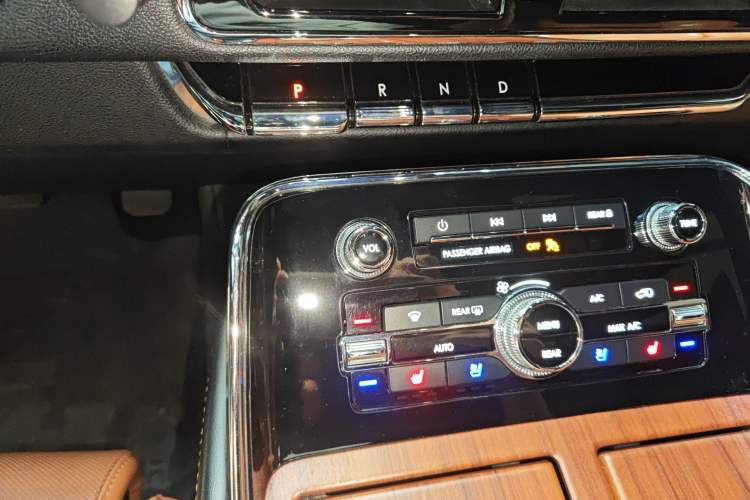 Used Lincoln Navigator 2019 3.5T Prestige Version China VI Standard Gear Lever