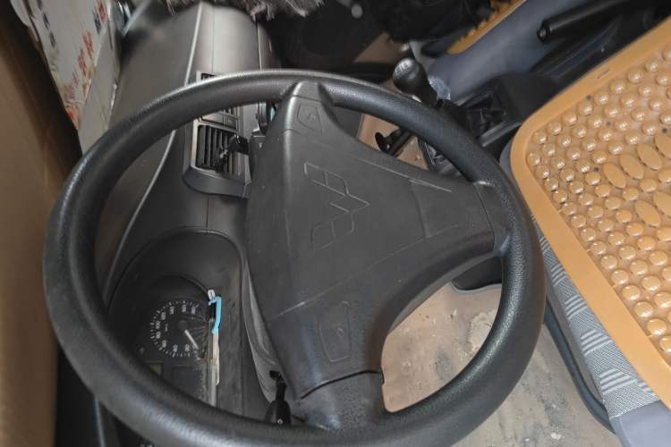 Used Wuling Rongguang 2011 1.2L Base Version
