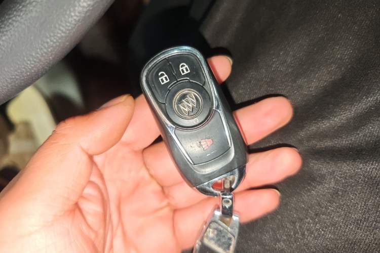 Used Buick GL8 2017 ES 28T Comfort Model China V Standard Vehicle Key