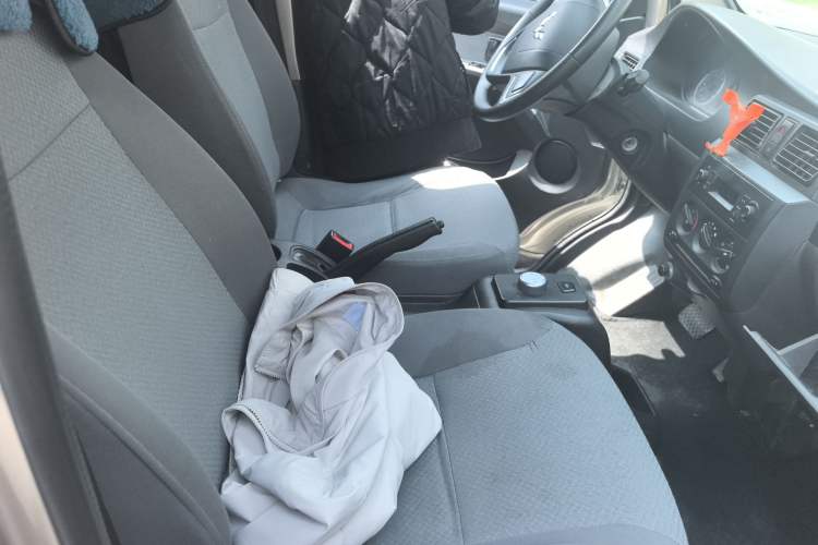 Used Wuling Rongguang EV 2022 Basic Model Enclosed-Window Vehicle with 2 Seats Equipped with Penghui Battery Left Rear Seat