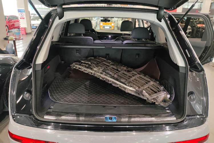 Used Audi Q7 2021 55 TFSI quattro S line Sport model Trunk