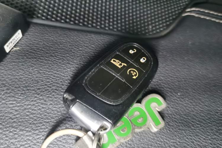 Used Jeep Cherokee 2014 2.4L Luxury Edition Vehicle Key