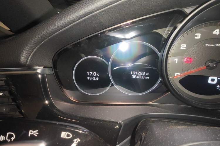 Used Porsche Panamera 2019 Panamera 2.9T Odometer Close Up